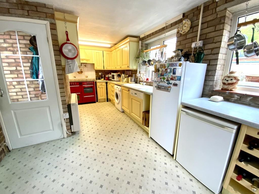 The Fairway, Daventry, NN11 4NW 3 bed semidetached house £260,000