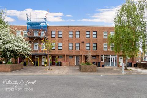 4 Cottage Walk, London, N16 7LA