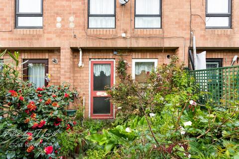 4 Cottage Walk, London, N16 7LA
