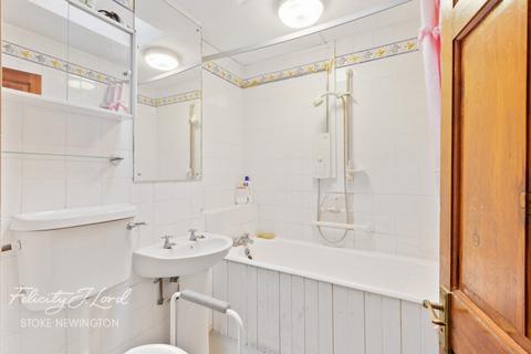 4 Cottage Walk, London, N16 7LA
