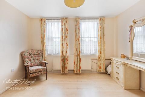 4 Cottage Walk, London, N16 7LA