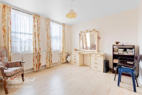 4 Cottage Walk, London, N16 7LA
