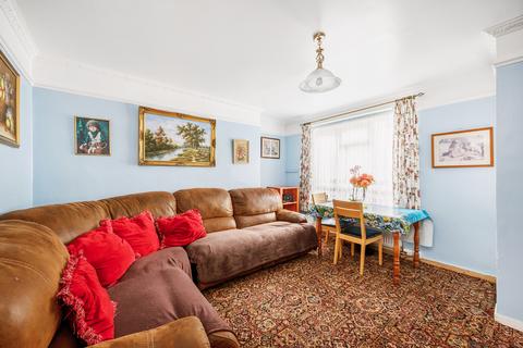3 bedroom flat for sale - Elizabeth Gardens, London