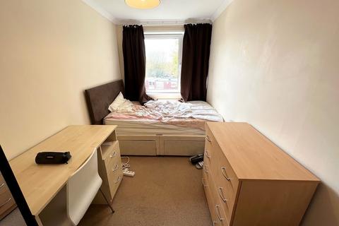 4 bedroom flat to rent, Milverton House, Southsea