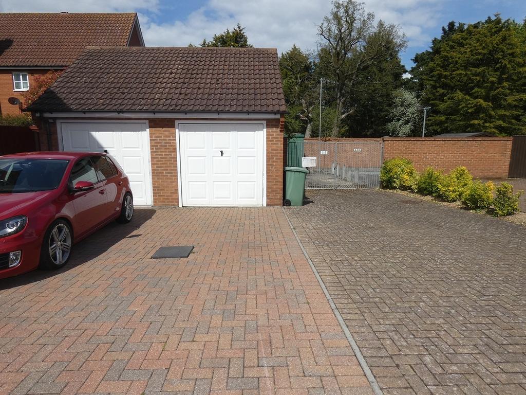 Comfrey Way, Thetford, IP24 2UU 2 bed terraced house £850 pcm (£196 pw)