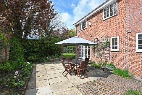 9 Beadle Garth, Copmanthorpe, York, YO23 3YJ