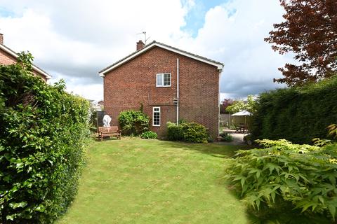 9 Beadle Garth, Copmanthorpe, York, YO23 3YJ
