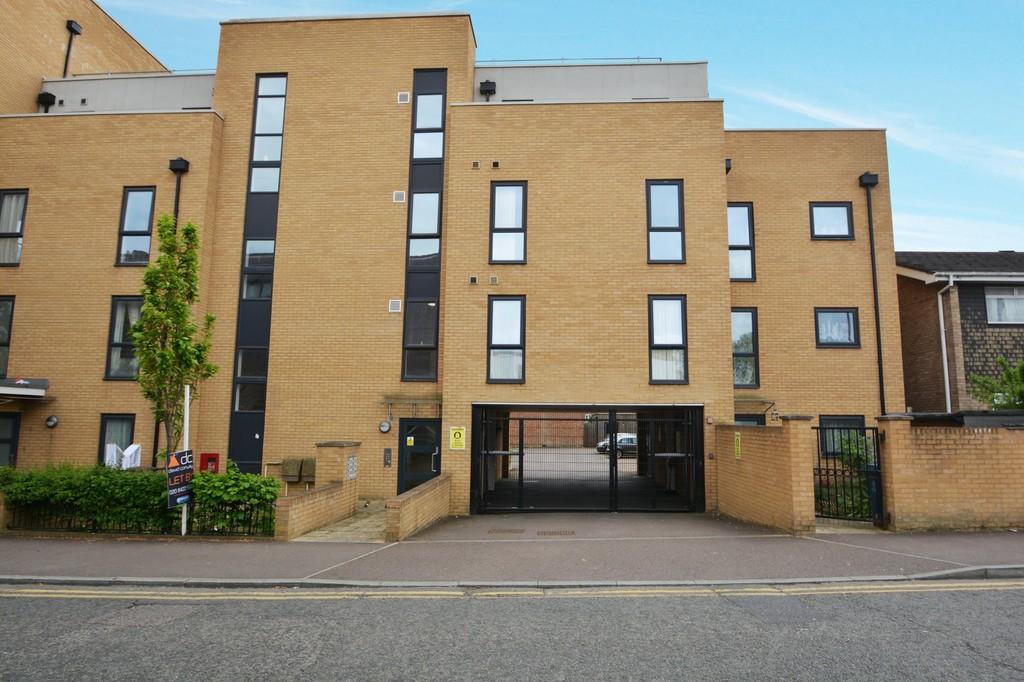 Corbins Lane, South Harrow, HA2 8EN 2 bed flat £1,400 pcm (£323 pw)