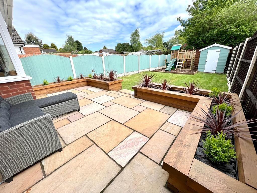 Thorpe Street, Burntwood 3 bed semidetached house £245,000