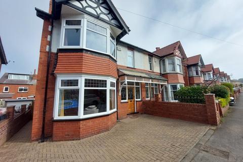 27 Devonshire Drive, Scarborough, YO12 7NH