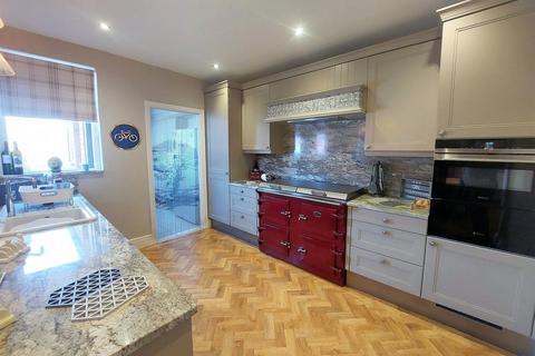 27 Devonshire Drive, Scarborough, YO12 7NH