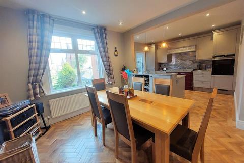 27 Devonshire Drive, Scarborough, YO12 7NH
