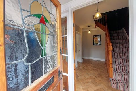 27 Devonshire Drive, Scarborough, YO12 7NH
