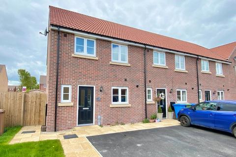 3 bedroom end of terrace house for sale - Woodmansey Garth, Driffield