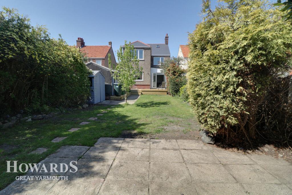 Sandringham Avenue, Great Yarmouth 4 bed detached house for sale £350,000