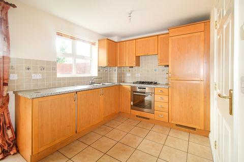 3 bedroom terraced house to rent, Usher Close, Bedford