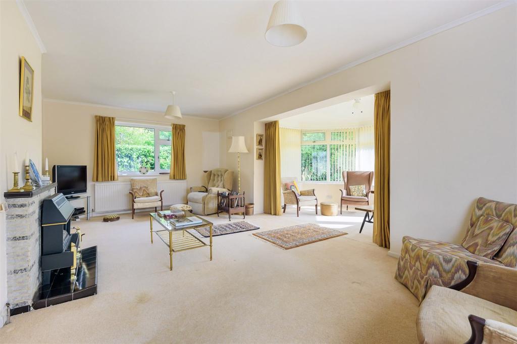 Hermitage Close, North Mundham, PO20 3 bed detached bungalow £530,000