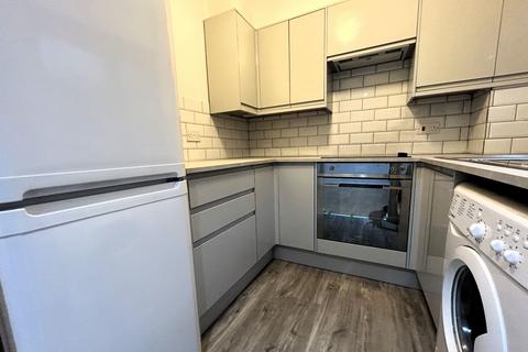 2 bedroom flat to rent - Medesenge Way, London