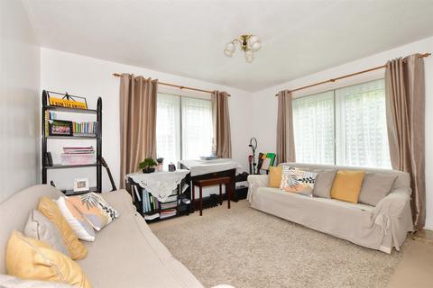 3 bedroom flat for sale - Somers Close, Reigate, Surrey