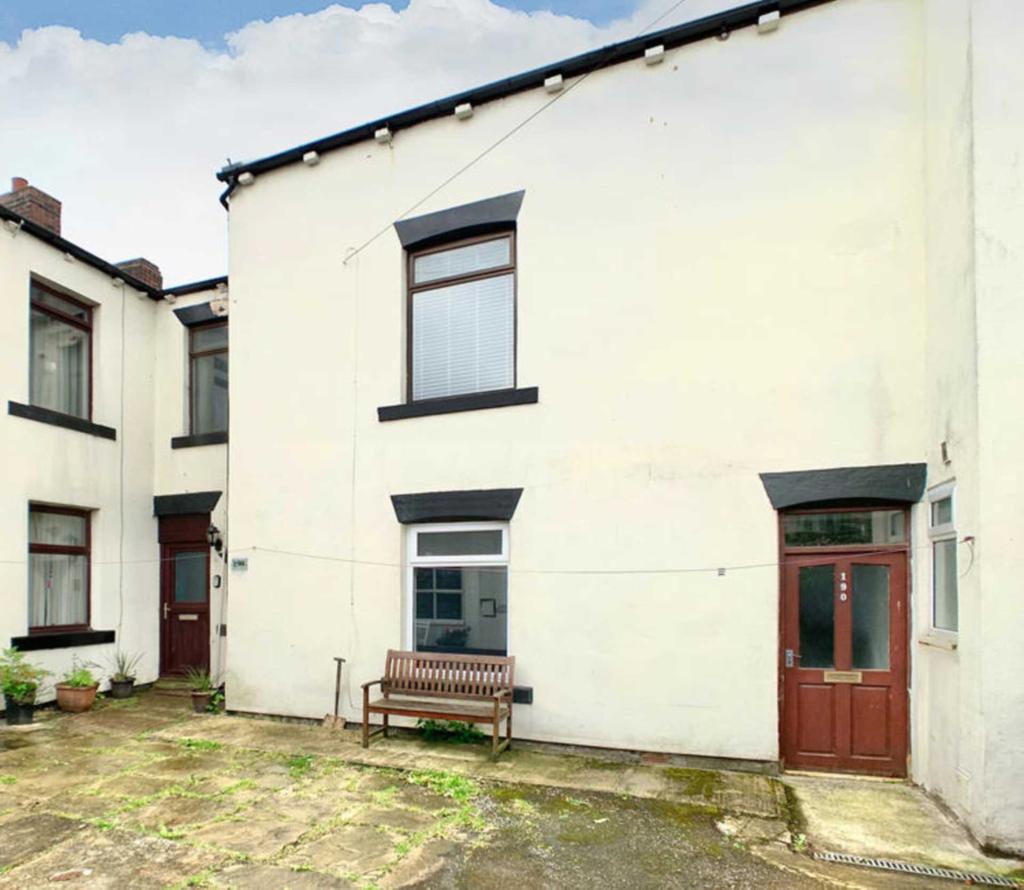 Oxford Road, Gomersal 2 bed cottage for sale £110,000