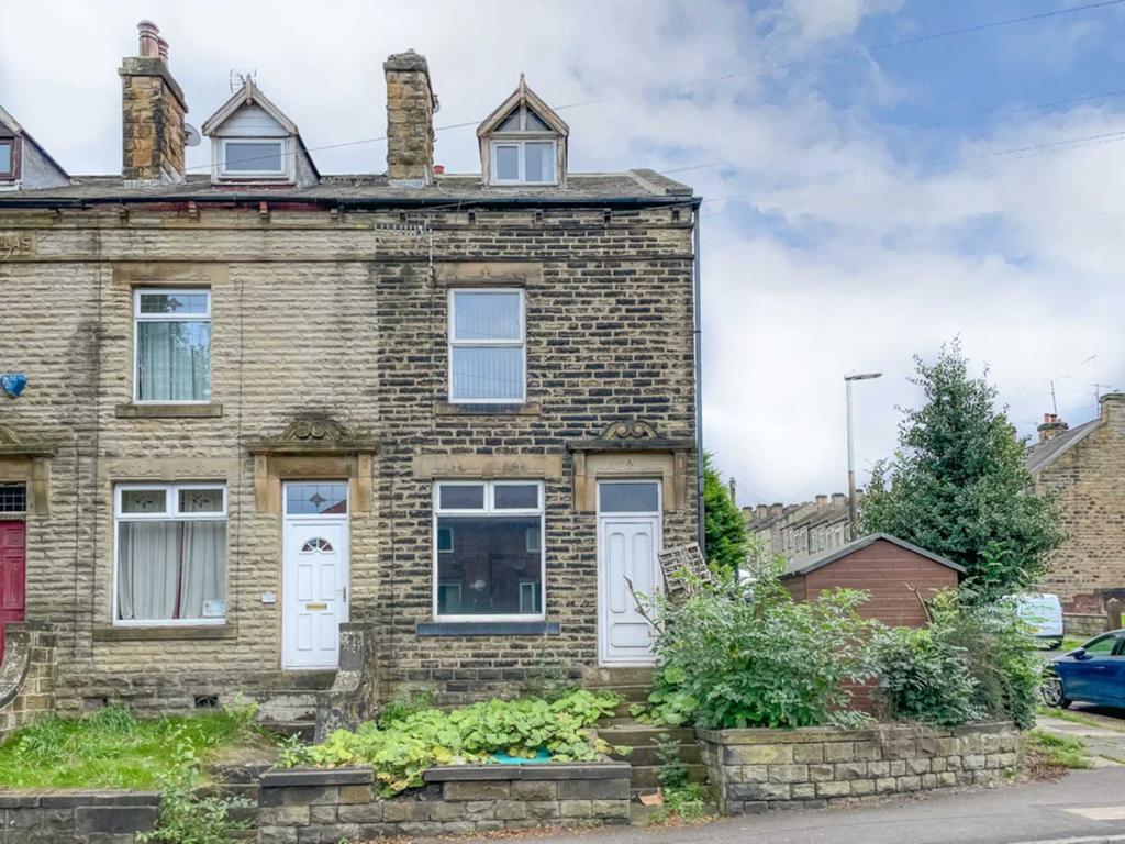 Carlinghow Lane, Batley 3 bed end of terrace house £140,000