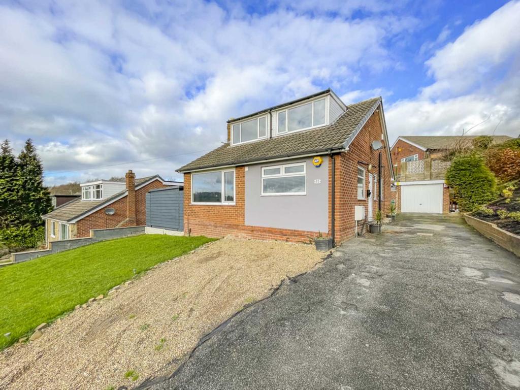 Glen Avenue, Batley 3 bed detached house £292,000