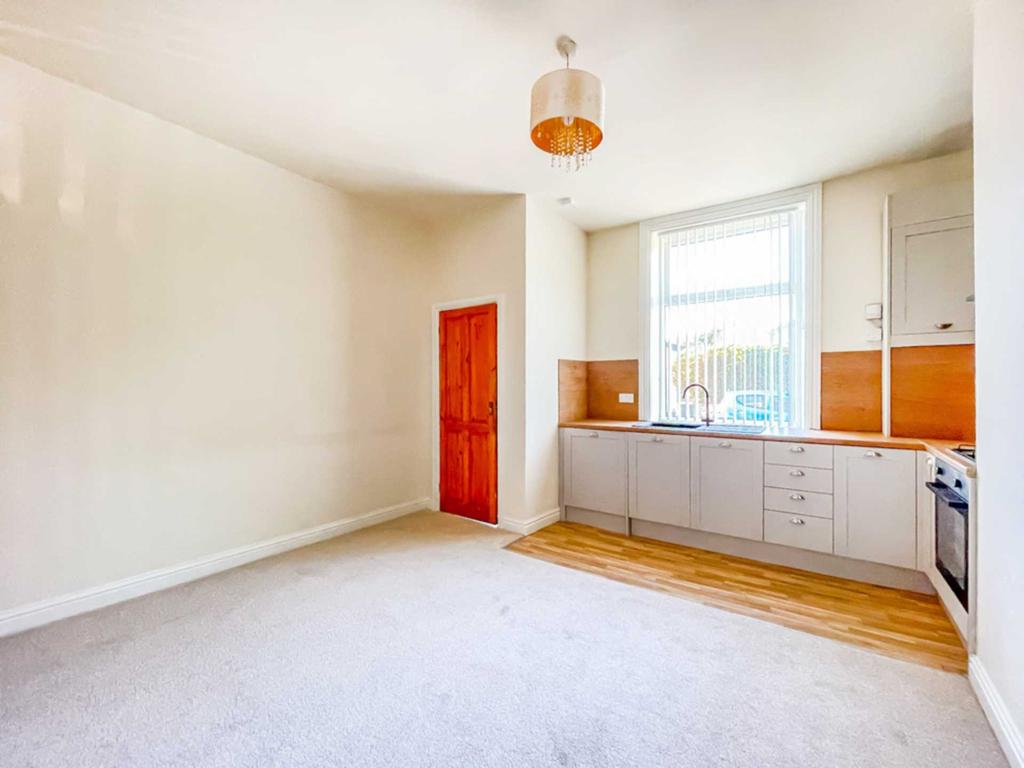Carlinghow Lane, Batley 1 bed terraced house £85,000