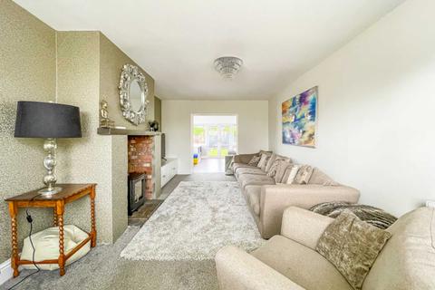 18 Ghyllroyd Drive, Birkenshaw, Bradford, BD11 2ES