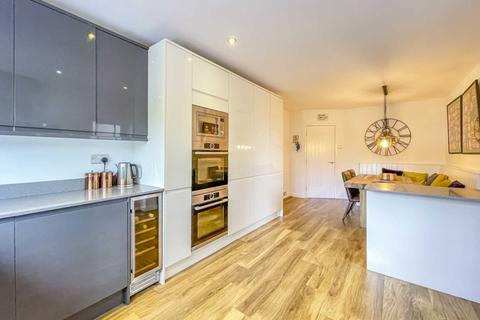 18 Ghyllroyd Drive, Birkenshaw, Bradford, BD11 2ES