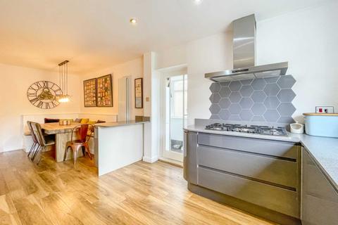18 Ghyllroyd Drive, Birkenshaw, Bradford, BD11 2ES