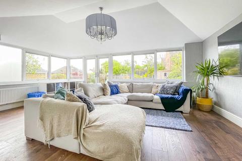 18 Ghyllroyd Drive, Birkenshaw, Bradford, BD11 2ES