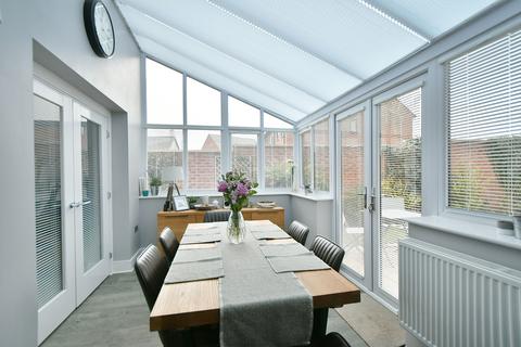 6 Flora Close, Blunsdon, Swindon, SN26 8AE