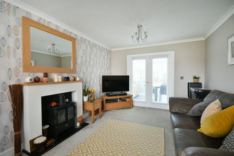 6 Flora Close, Blunsdon, Swindon, SN26 8AE