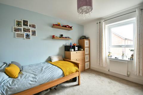 6 Flora Close, Blunsdon, Swindon, SN26 8AE