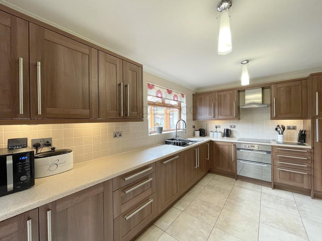 Sands Lane, Oulton Broad, Lowestoft 4 bed detached house £400,000