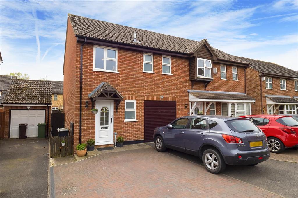 Horseshoe Close, Weavering, Maidstone 3 bed semidetached house £407,500
