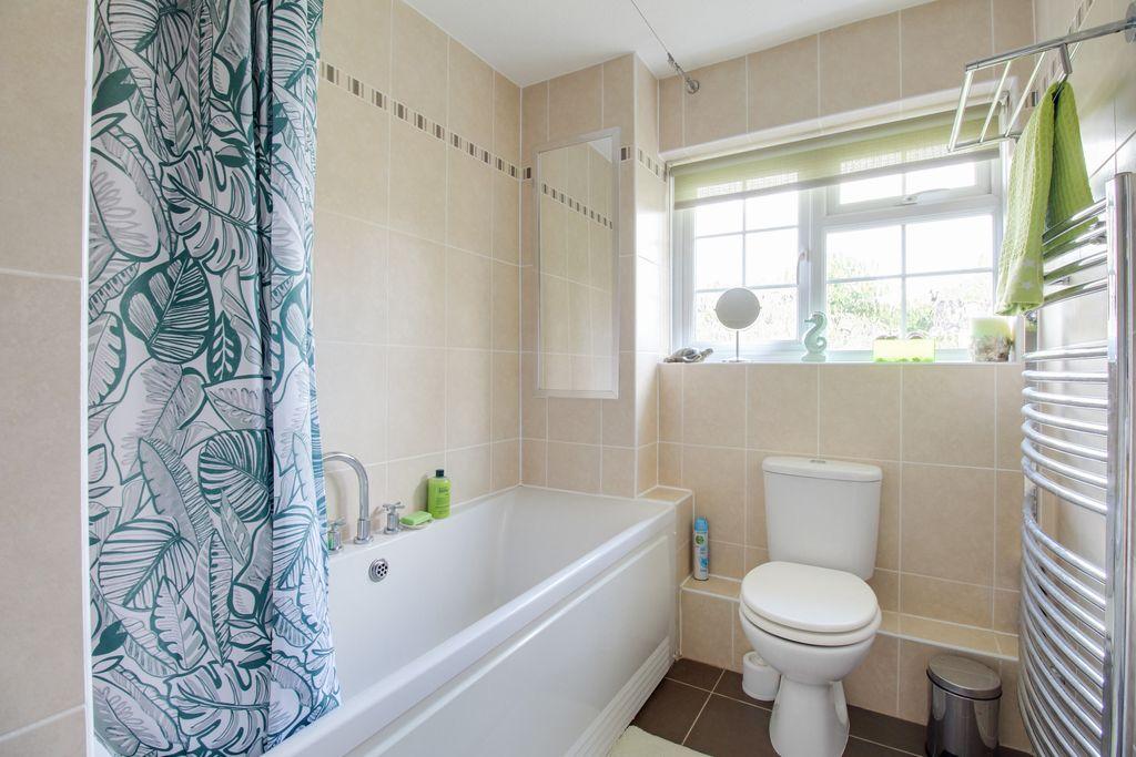 Ensuite to Bed 1