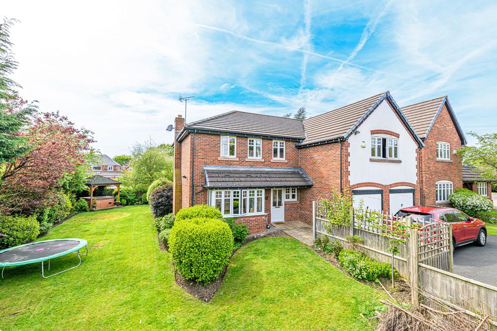 Harford Close, Penketh, Warrington... 5 bed detached house £600,000