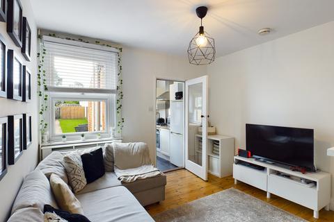 2 bedroom semi-detached house for sale - Liberty Hall Road, Addlestone, Surrey, KT15
