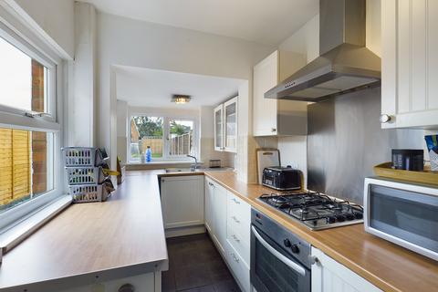 2 bedroom semi-detached house for sale - Liberty Hall Road, Addlestone, Surrey, KT15