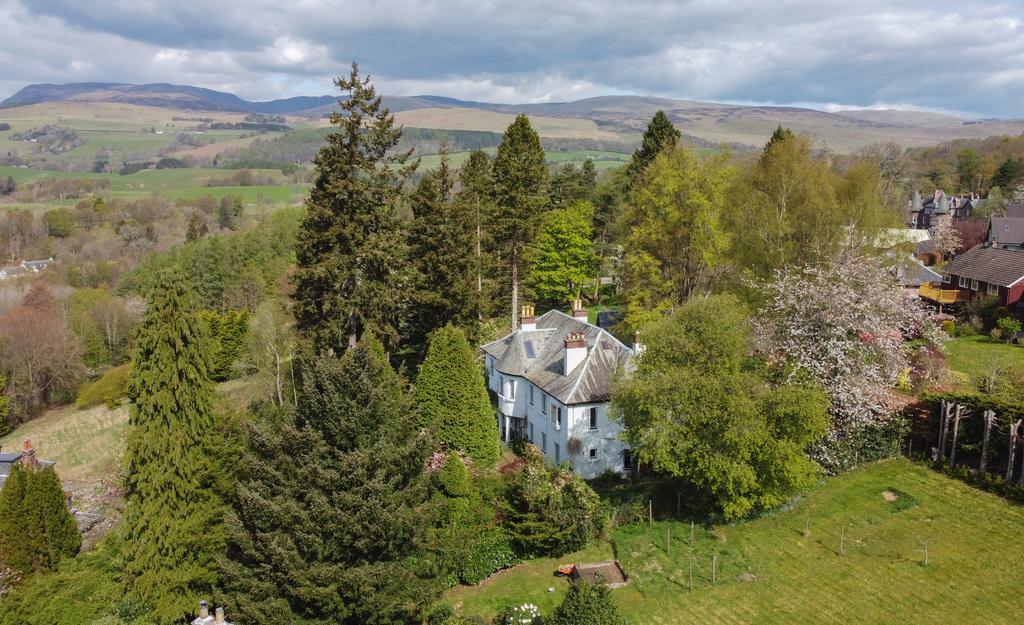 Gwydyr Road, Crieff PH7 5 bed semidetached house £400,000