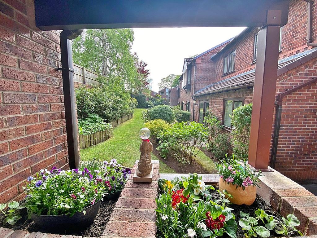 Foxdale Court, Appleton, Warrington, WA4 2 bed apartment £190,000