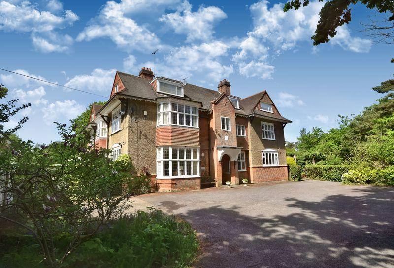 Longdown Road, Farnham 1 bed apartment £289,000