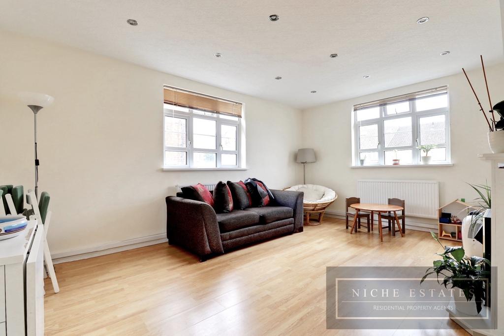 Beaconsfield Road, Friern 2 bed apartment £1,550 pcm (£358 pw)