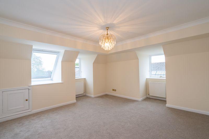 Henty Gardens, Chichester 2 bed apartment for sale £275,000