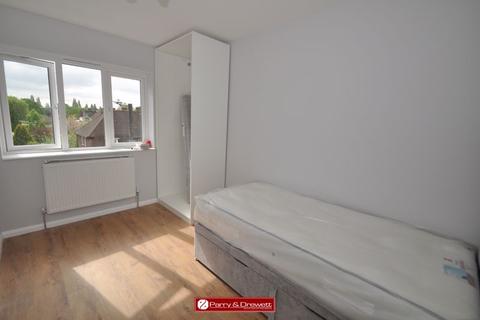 1 bedroom in a flat share to rent - ,FLAT SHARE - ROOM WITH PRIVATE BATHROOM.