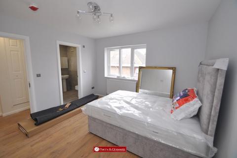 1 bedroom in a flat share to rent, West Barnes Lane, New Malden