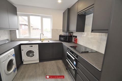 1 bedroom in a flat share to rent, West Barnes Lane, New Malden