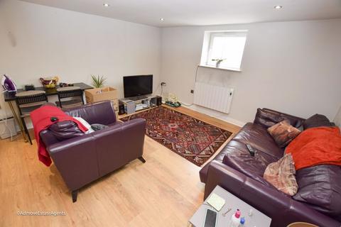 2 bedroom apartment to rent - Woodlands Road, Altrincham, WA14