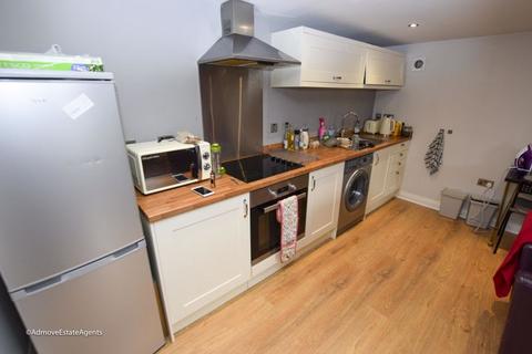 2 bedroom apartment to rent - Woodlands Road, Altrincham, WA14